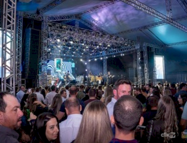 Leonardo encerra a Expo Tapejara 2026 com show histórico na Arena de Shows Super Danieli