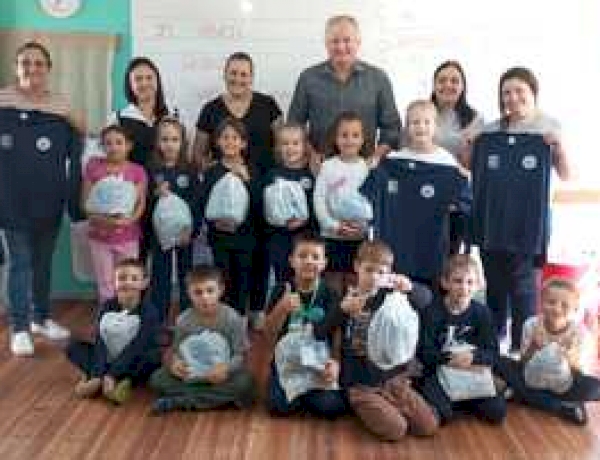 Entrega de Uniformes Escolares reforça compromisso com a educação em Floriano Peixoto