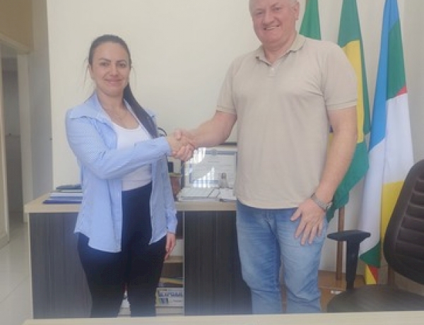 Vice-prefeita Daiane Bonetta assume Executivo Municipal  de Floriano Peixotodurante agenda em Brasília