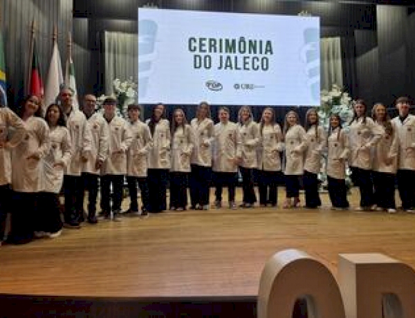 Curso de Odontologia da URI abre ciclo de entrega de jalecos acolhendo novos alunos