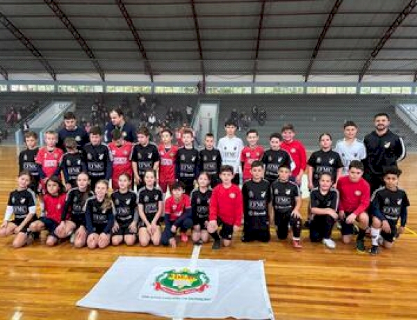 Jogos de integração reúnem escolinhas de futsal de Ipiranga do Sul e Getúlio Vargas