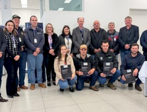 Em Estação, jovens agricultores recebem primeiros cartões do Programa Terra Forte