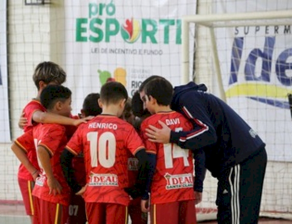Acadêmicos de Educação Física promovem a 1ª Copa UNIDEAU Sicredi de Categorias de Base neste sábado 