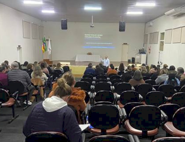 Senac Erechim realiza palestra sobre Inteligência Artificial para professores de Getúlio Vargas