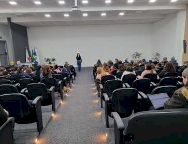Secretaria de Educação e Sicredi promovem atividade sobre Educação Fiscal e Financeira para estudantes dos 5º anos