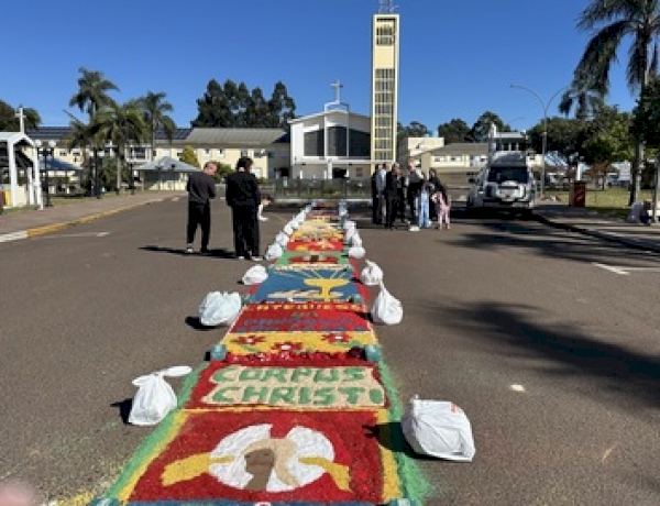 Diocese de Erexim celebra Corpus Christi com missas, procissões, tapetes e gesto concreto de solidariedade