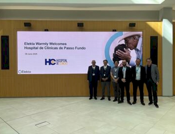 Equipe do Hospital de Clínicas destaca tecnologia e inovação em visita técnica à produção de aceleradores lineares