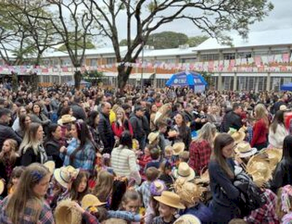 Festa Junina da Escola da URI reúne cerca de 4 mil pessoas em tarde de integração e cultura