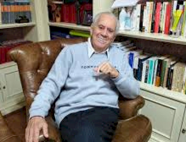 Luiz Coronel lança livro da Coleção Dicionários