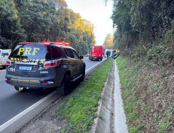 Colisão entre carro e caminhão causa a morte de uma pessoa na BR-153 em Erechim