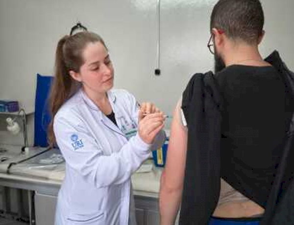 Curso de Enfermagem da URI promove campanha de vacinação contra a influenza em empresas