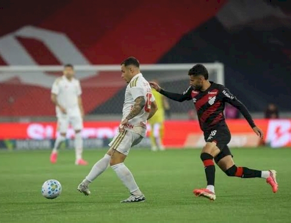 Fora de casa pelo Brasileirão, Inter perde de 2 a 0 para o Athletico Paranaense