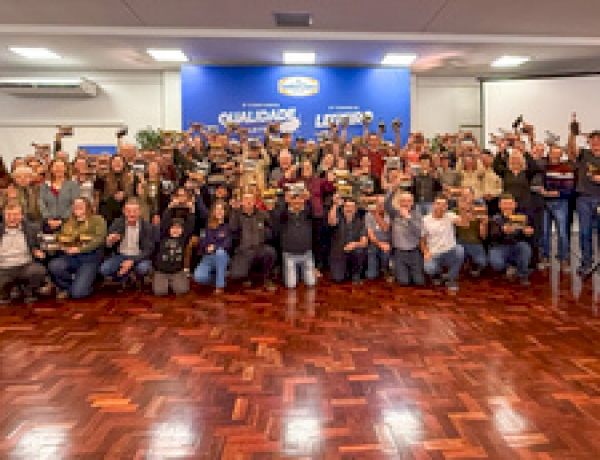 Santa Clara premia os destaques da qualidade do leite em evento que reuniu mais de 200 pessoas de 40 municípios