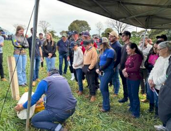 Tarde de Campo em Erebango reúne produtores para apresentação de técnicas de manejo e conservação do solo 