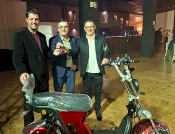 Izelmar Todero é o ganhador da moto elétrica no sorteio da CDL de Getúlio Vargas