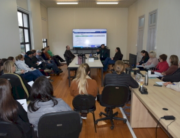 Servidores municipais participam de treinamento  para implantação do Sistema Cidade360º