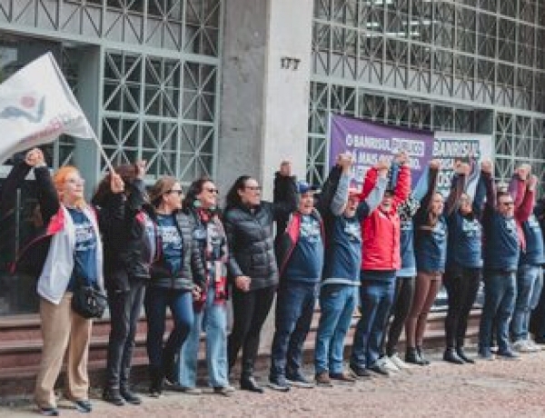 Bancários paralisam atividades em todo país nessa quinta-feira (20)