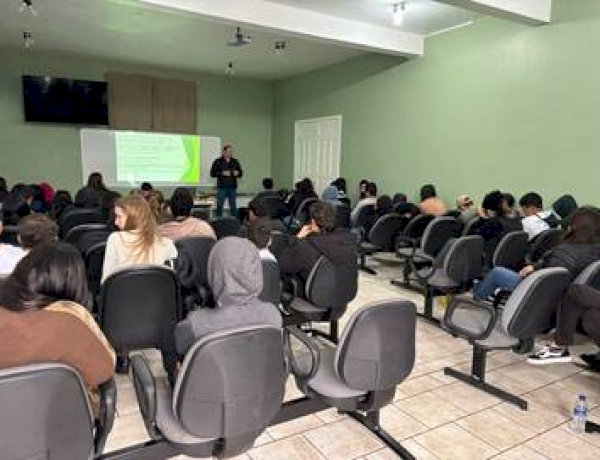 Educação Fiscal é tema de palestra com estudantes da Escola 11 de Abril