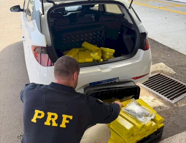 PRF apreende quase 100 quilos de maconha em Passo Fundo