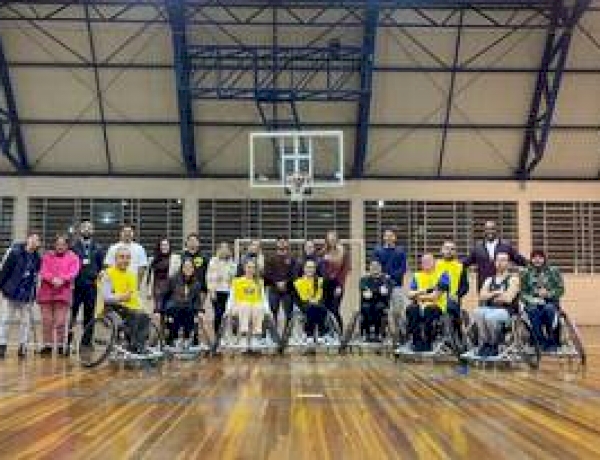 Acadêmicos de Odontologia visitam projeto de Basquete em Cadeira de Rodas da URI 