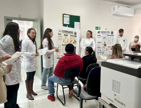 Medicina da URI informa comunidade sobre como prevenir as hepatites e a leishmaniose
