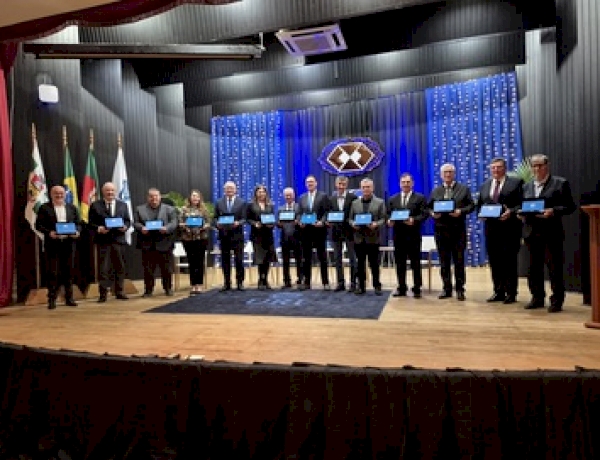 Homenagens marcam a abertura das comemorações dos 50 anos do Curso de Administração da URI