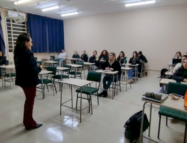 Arquitetura e Urbanismo da URI recebe informações sobre planejamento de cozinhas industriais 