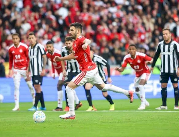 Inter perde em casa para o Santos e segue na zona de rebaixamento do Brasileirão
