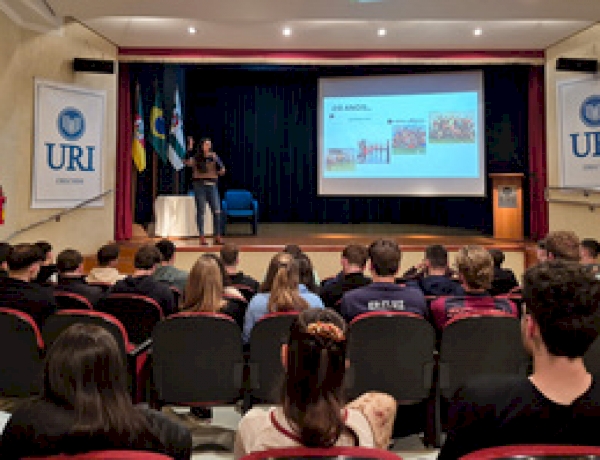 Palestra sobre aulas coletivas abre programação da Semana de Educação Física da URI 