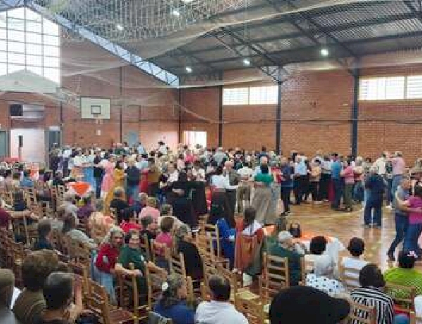 Baile Gaúcho reúne grupos da região em uma tarde de integração e tradição