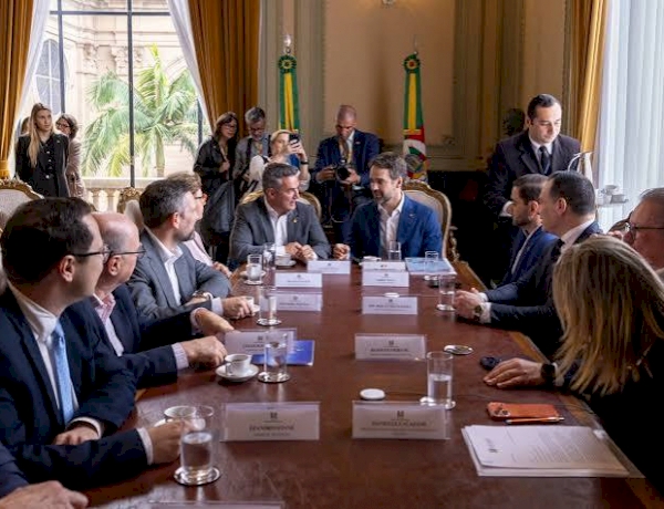 Eduardo Leite e seu sucessor Luciano Zucco têm primeiro encontro preparatório da transição de governo no RS