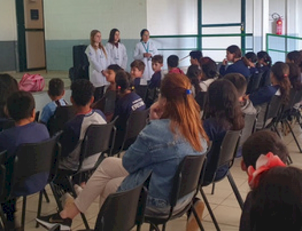 Curso de Nutrição da URI conscientiza estudantes sobre alimentação saudável 