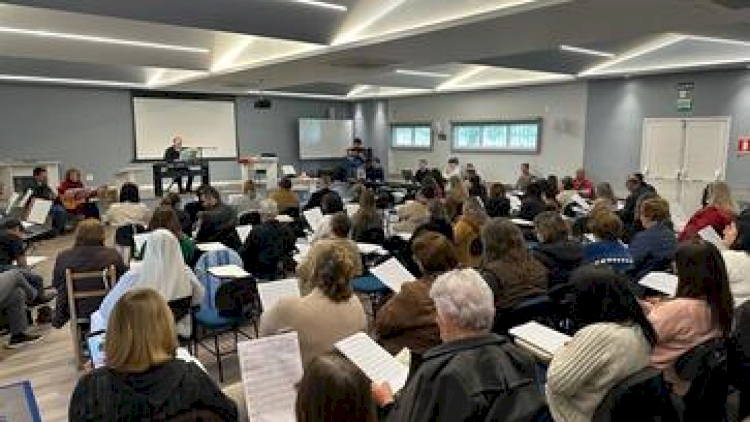 Harmonias e melodias que encantam e ajudam rezar