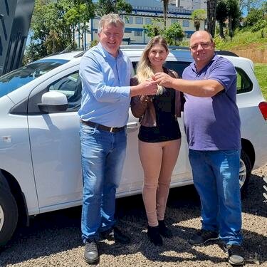 Estação - Secretaria de Assistência Social recebe veículo