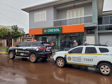 Criminosos roubam agência da Cresol em Cruzaltense e são presos em flagrante após cerco policial