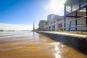 Rio Guaíba sobe ao maior nível desde enchente histórica de 1941