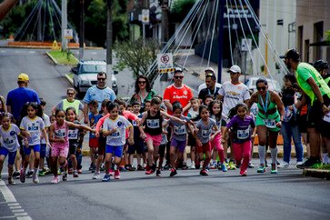 Mais de 430 pessoas participam da 8ª Rústica de Getúlio Vargas