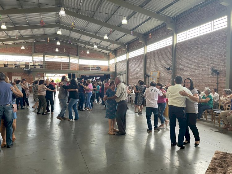 Realizada confraternização de encerramento do ano com grupos da Terceira Idade de Getúlio Vargas