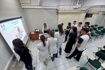 ACADÊMICOS DE FISIOTERAPIA PARTICIPAM DE PALESTRA SOBRE PREMATURIDADE