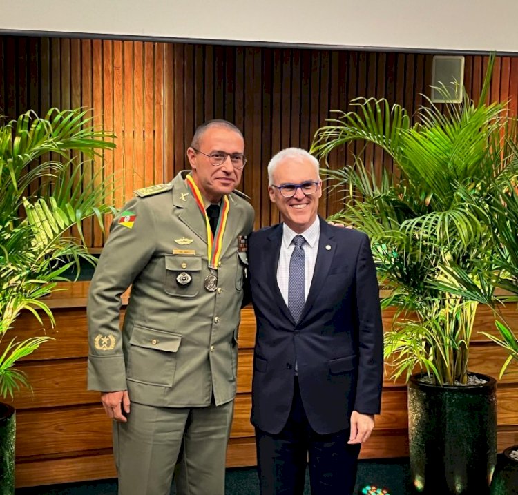 MP-RS entrega Ordem do Mérito - grau comendador ao Comandante-Geral da BM