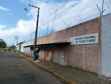 Apenado fica gravemente ferido durante briga generalizada no Presídio Estadual de Passo Fundo