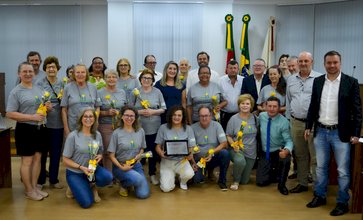 Câmara de Vereadores de Getúlio Vargas homenageia Liga de Combate ao Câncer Com a Vida de Novo