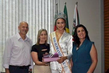 Prefeito de Machadinho recebe visita de comitiva do concurso Miss Supranacional 2024