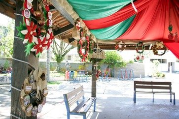 Espaço com guirlandas de Natal encantam moradores de Severiano de Almeida