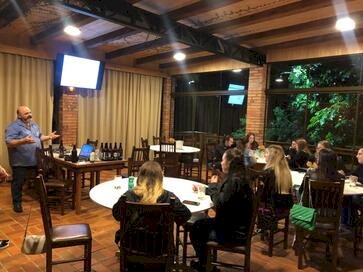 Curso de Farmácia da URI realiza visita técnica