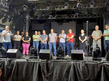 Chegada do Papai Noel abre os festejos natalinos e de aniversário