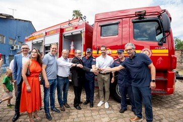 Governo fortalece infraestrutura de emergência com entrega de equipamentos e viaturas para bombeiros e IGP