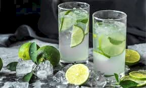 Bebida alcoólica é a real vilã da dieta nas festas de fim de ano e não a comida; veja a quantidade de calorias por drink