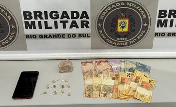 Dupla flagrada negociando entorpecentes em Getúlio Vargas