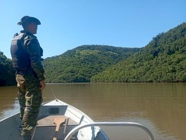 Dois homens são autuados, pelo 3º Batalhão Ambiental da Brigada Militar, por pesca ilegal em Nonoai